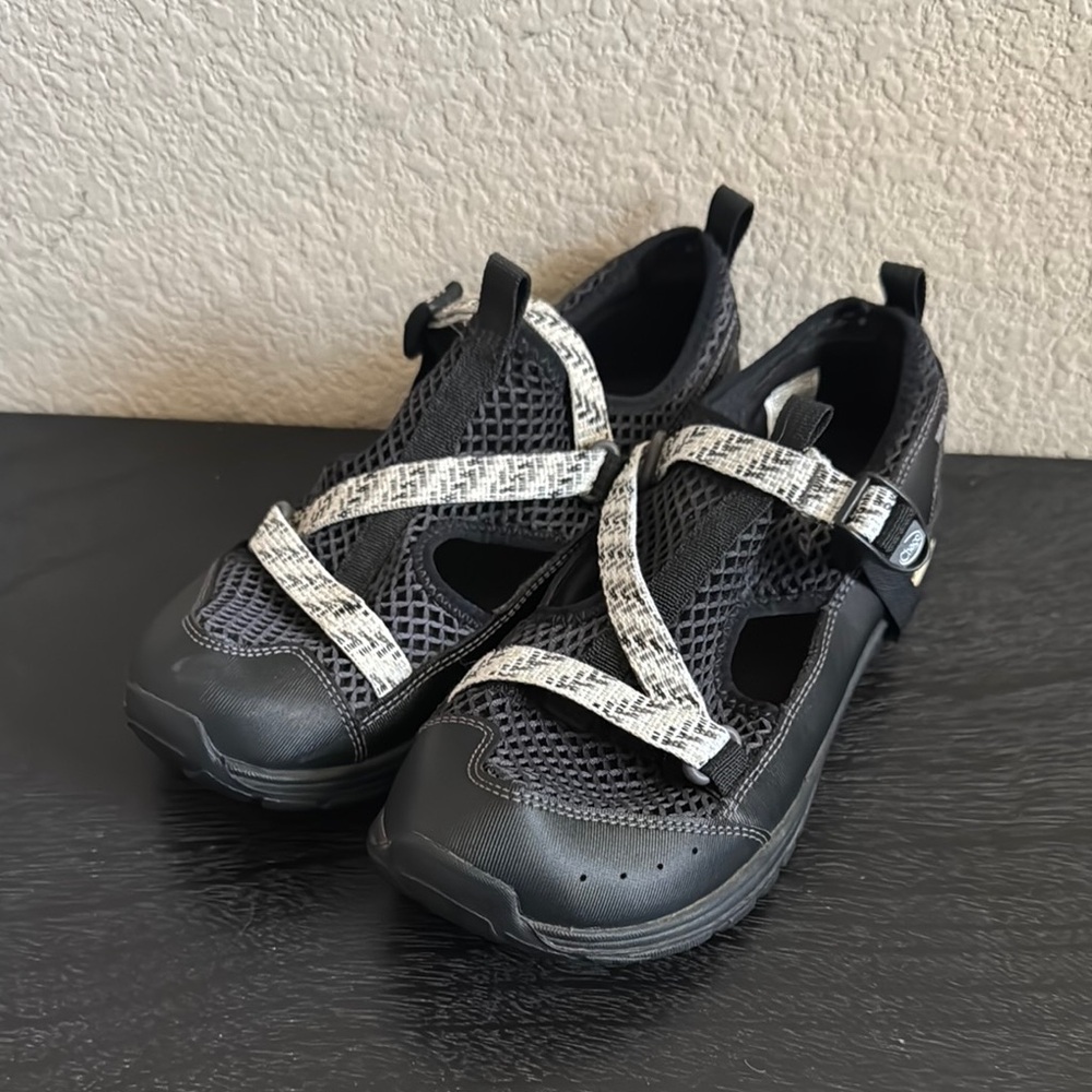 Chaco Odyssey Black Kids/Youth Sneaker Sandals Size 6‎